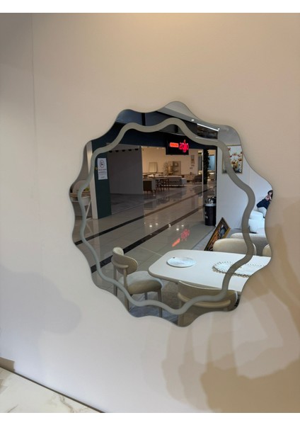 Kıvrımlı Asimetrik Çerçevesiz Dekoratif Duvar Aynası modelleri