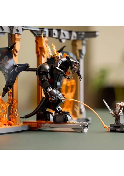 10367 LEGO Icons - Yüzüklerin Efendisi: Balrog™ Kitaplık Dekoru 1201 Parça +18 Yaş fırsatları