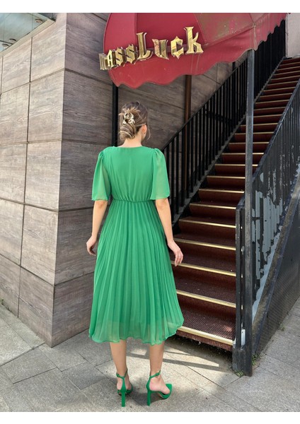 Kemer Detaylı Pileli Şık Şifon Elbise Yeşil