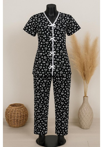 Kadın Siyah Beyaz Kalp Desenli Fiyonklu Kısa Kollu Pijama Takımı