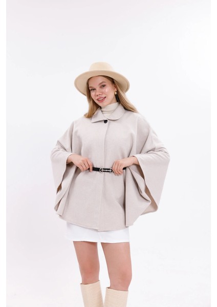 Prilika Kadın Bej Kemerli Kaşe Pelerin Panço – 2025 Yeni Sezon Şıklığı
