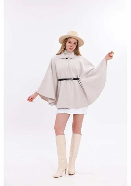 Prilika Kadın Bej Kemerli Kaşe Pelerin Panço – 2025 Yeni Sezon Şıklığı