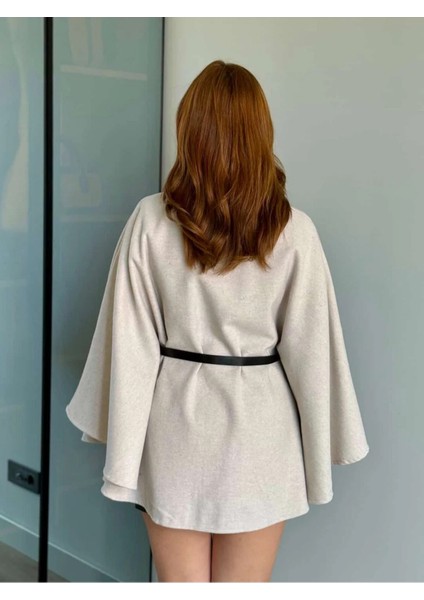Prilika Bej Kadın Yakalı Orta Boy Kemerli Kaşe Panço – 2025 Şık Yeni Sezon fiyatları