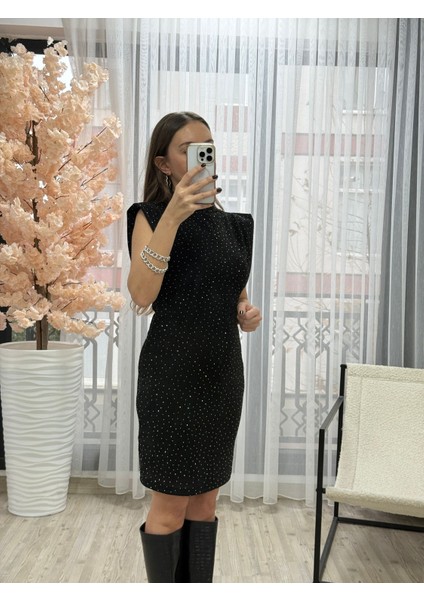 Taş Detaylı Mini Elbise