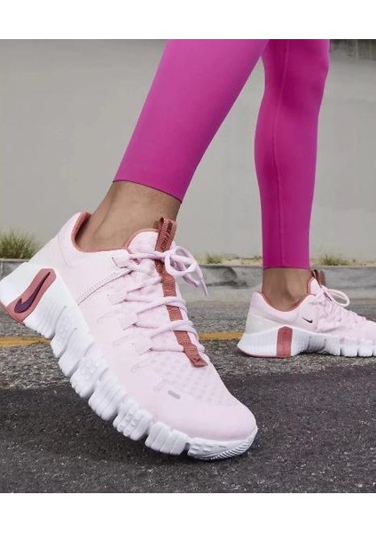 Free Metcon 5 Pembe Antreman Ayakkabısı