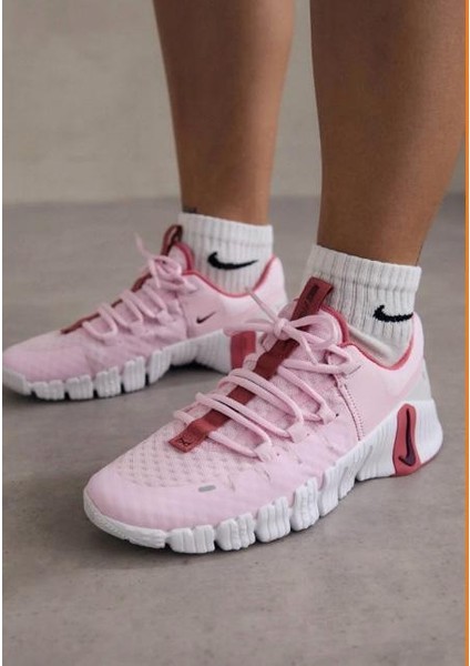 Free Metcon 5 Pembe Antreman Ayakkabısı fiyatları