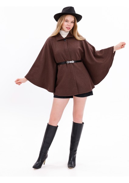 Kahverengi Kadın Kemerli Kaşe Panço – Günlük ve Şık Kombinlere Uygun Kışlık Panço