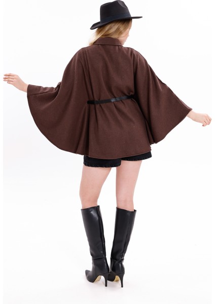Kahverengi Kadın Kemerli Kaşe Panço – Günlük ve Şık Kombinlere Uygun Kışlık Panço