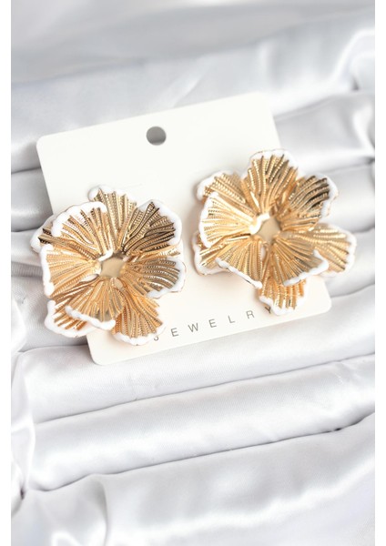 Pirinç Gold Renk Beyaz Mine Detaylı Lotus Kadın Küpe - TJ-BKP11367