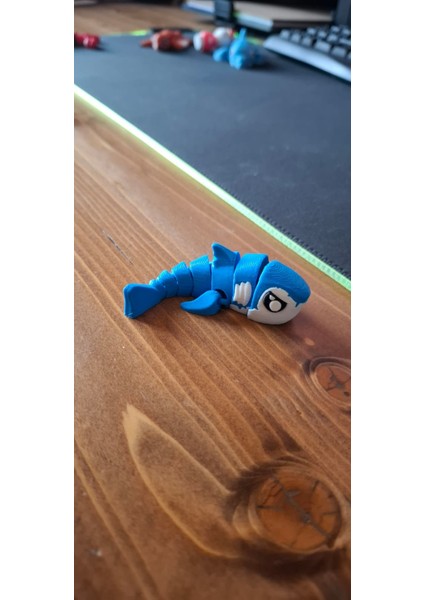 3D Baskı Eklemli Köpek Balığı – Hareketli Masaüstü Oyuncak ve Dekoratif Figür (8 Cm) fırsatları