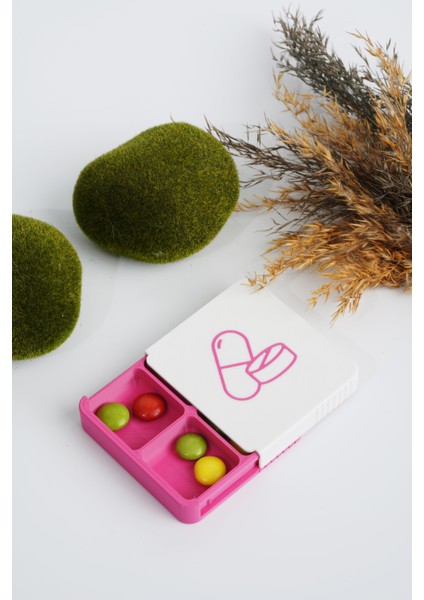 Çanta Boy 4 Bölmeli Hap Kutusu | Kompakt ve Şık Hap Saklama Kabı Pembe