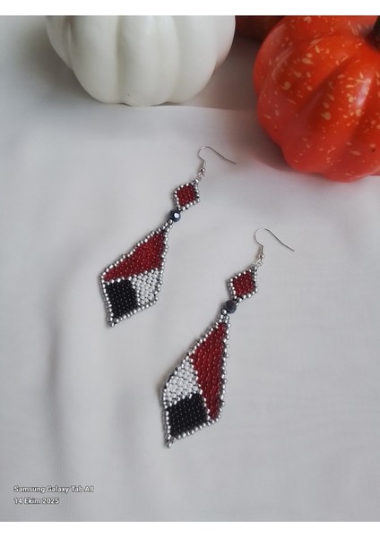 Kum Boncuklu El Yapımı Küpe