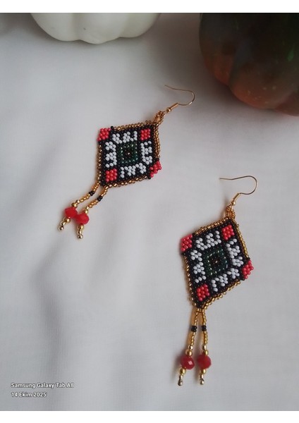 Kum Boncuklu El Yapımı Küpe