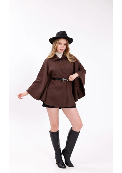 Prilika Kadın Kahverengi Kemerli Kaşe Pelerin Panço – 2025 Yeni Sezon Şıklığı fiyatları