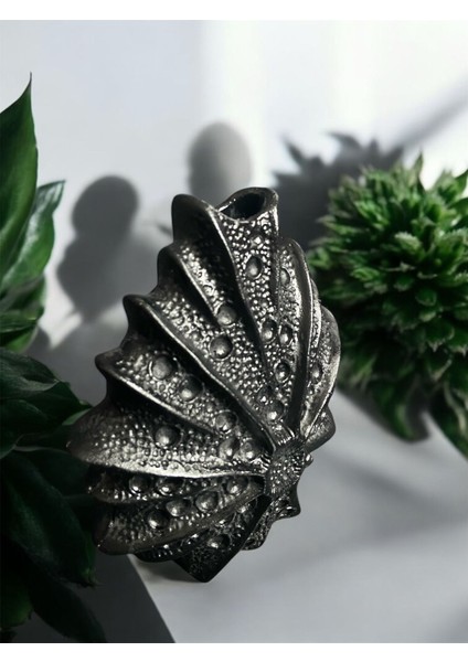 Siyah Mercan Form Dekoratif Vazo – 24 cm | Dokulu Yüzeyli Modern El Yapımı Tasarım