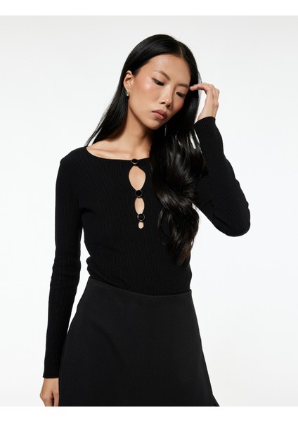 Uzun Kollu Yuvarlak Yaka Aksesuarlı Pencere Detaylı Triko Kazak modelleri