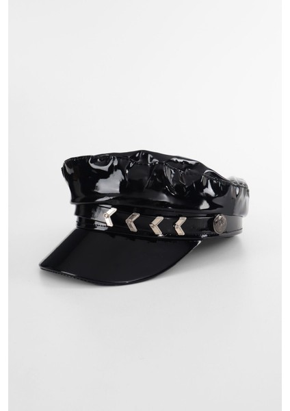 Metal Detaylı Rugan Kasket Deri Şapka