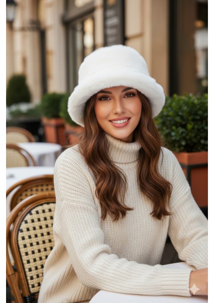 Ekstra Kabarık Peluş Yuvarlak Kalpak Şapka - Beyaz