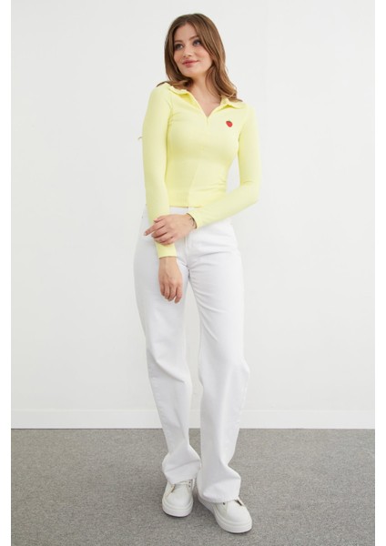 Çilek Nakışlı Polo Yaka Yarım Fermuarlı Bluz modelleri