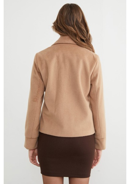 Cepli Kruvaze Yaka Yumuşak Dokulu Kaşe Mont