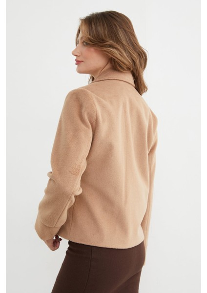 Cepli Kruvaze Yaka Yumuşak Dokulu Kaşe Mont