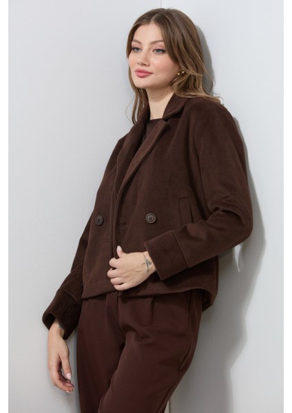 Cepli Kruvaze Yaka Yumuşak Dokulu Kaşe Mont