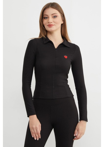 Çilek Nakışlı Polo Yaka Yarım Fermuarlı Bluz