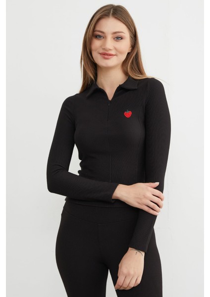 Çilek Nakışlı Polo Yaka Yarım Fermuarlı Bluz fiyatları