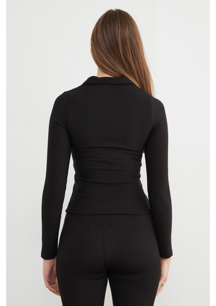 Çilek Nakışlı Polo Yaka Yarım Fermuarlı Bluz indirimleri