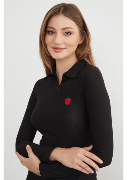 Çilek Nakışlı Polo Yaka Yarım Fermuarlı Bluz