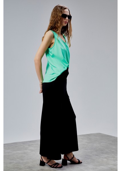 Kadın Lastikli Yüksek Belden Bağlamalı Geniş Paça Pantolon