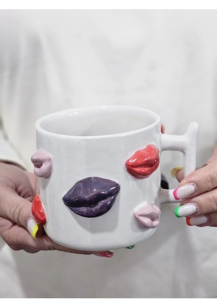 Büyük Boy 420ML Rengarenk Dudaklı Temalı Kupa fiyatları