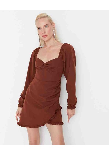Koyu Kahverengi Kalp Yaka Büzgü Detay Elbise