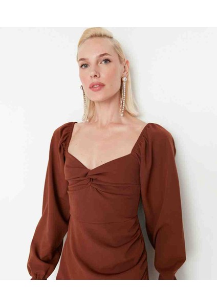 Koyu Kahverengi Kalp Yaka Büzgü Detay Elbise fiyatları
