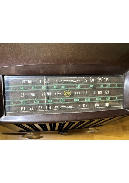 Amerikan Rca Lambalı Radyo 41 cm 18 cm 26,5 cm Ölçülerinde - Çalışmaktadır Fakat Fm Yoktur. indirimleri