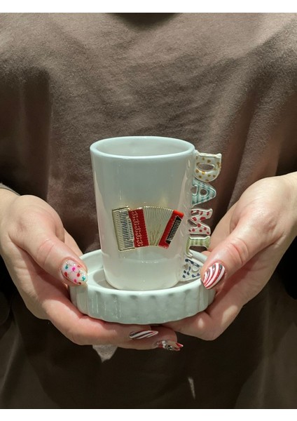 El Yapımı Akordeon Figürlü Fincan