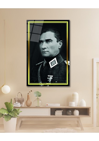 Sarıı Çerçeve Görünümlü Askerlik Yılları Atatürk Siyah Beyaz Cam Tablo fiyatları