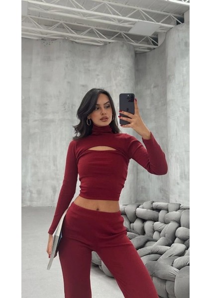 Kadın Uzun Kollu Pencere Detay Göğüs Dekolteli Bluz ve Bol Paça Pantolon Ikili Takim