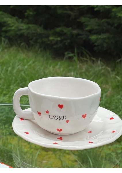 Şekilsiz 300ML Kalpli Love Yazılı Kupa