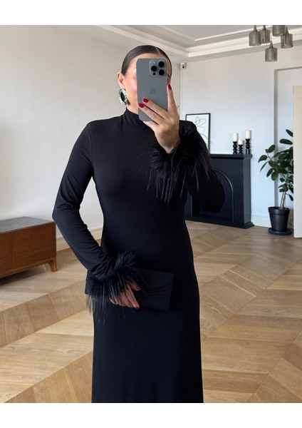 Kadın Uzun Kollu Balıkçı Yaka Kol Ağzı Tüy Detaylı Uzun Krep Elbise fiyatları