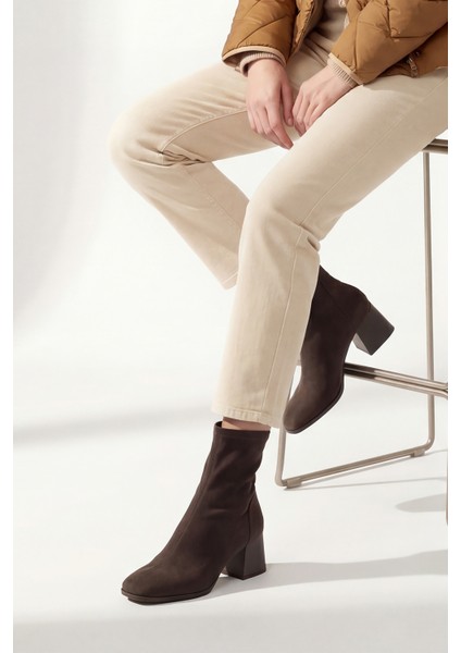 Kadın Topuklu Bot Küt Burun Arkadan Fermuarlı Nayis Kahve Süet fiyatları