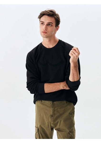 Uzun Kollu Sıgn Baskılı Sıfır Yaka Siyah Sweatshırt
