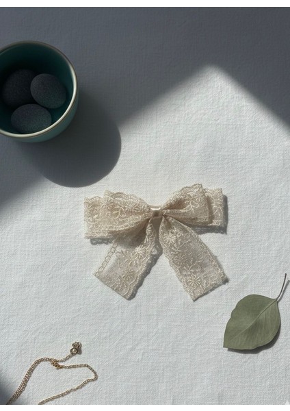 Vintage Dokulu Dantel Fiyonk Saç Tokası