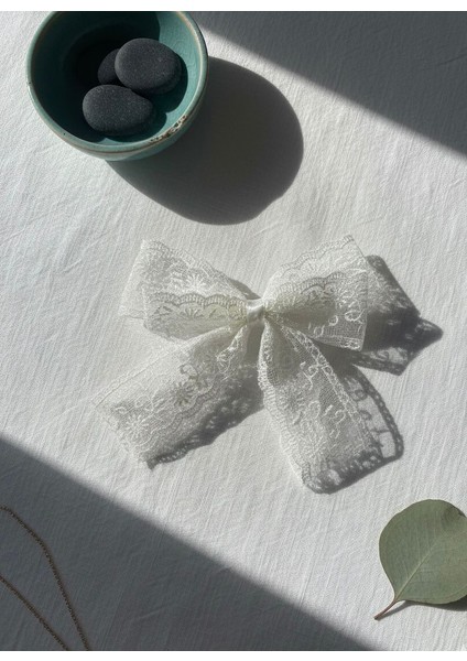 Vintage Dokulu Dantel Fiyonk Saç Tokası