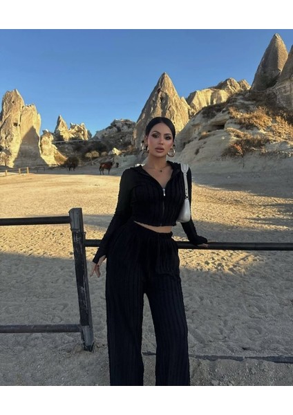 Kadın Uzun Kollu Parmak Geçme ve Fermuar Detay Kısa Ceket ve Ispanyol Paça Pantolon Ikili Takim fiyatları