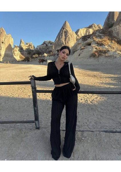 Kadın Uzun Kollu Parmak Geçme ve Fermuar Detay Kısa Ceket ve Ispanyol Paça Pantolon Ikili Takim modelleri