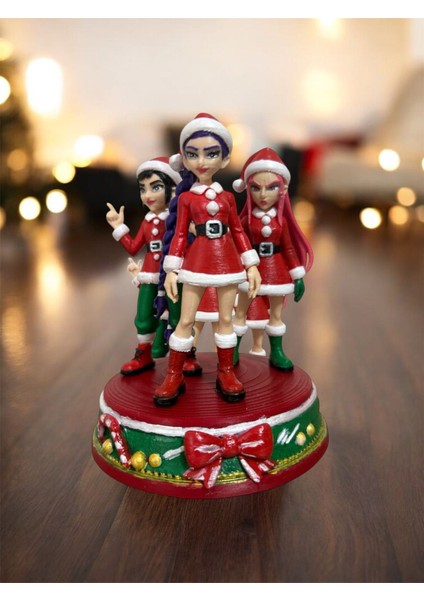 Noel Premium 3’lü Set – Zoey • Mira • Rumi Tarzı | El Boyama | Demon Hunters Esintili + Stand Hediye fırsatları