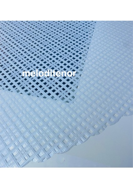 Şeffaf Kaplama Hasır Lüks Silinebilir Pürüzsüz Yüzey Kaymaz Kareli Pvc Yuvarlak Muşamba Masa Örtüsü fiyatları