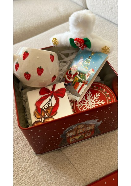 Byayşegül Yılbaşı Hediye Kutusu – Kupa, Takı, Bardak Altlığı, Toka ve Not Kağıdı Içeren Özel Yeni Yıl – Kupa + Takı + Bardak Altlığı + Toka + Not Kağıdı Şık Hediye Seti modelleri