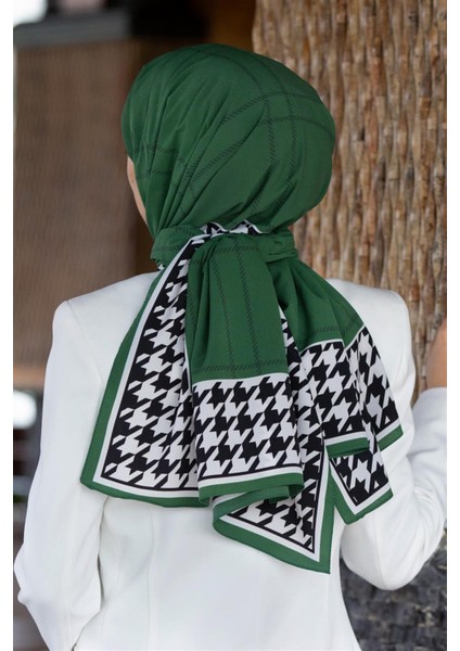 Lüks Medine Ipeği Kazayağı Desenli Zümrüt Yeşili - Siyah Renkli 75X195 Kırışmaz Şal Moss Krep Dikiş Tipi Italyan Dikişli